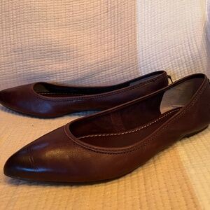 NWOT Frye Brown Leather Flats, Size 10